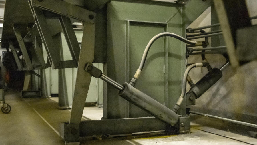 Biegemaschine Typ 69-M-6/1: ein Blick unter die Maschine