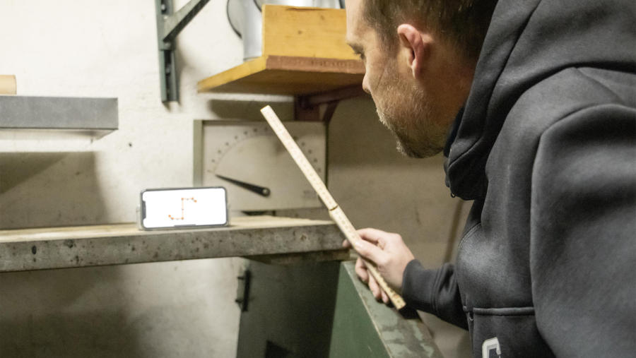 Type 69-M-6/1 bending machine: working with the mobile phone